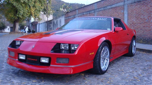 Chevrolet *** CAMARO IROC Z Std *** Fastback 1984 #1913 - Detalle Auto -  : English