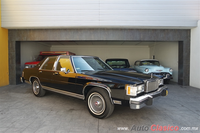  Ford GRAND MARQUIS Sedán